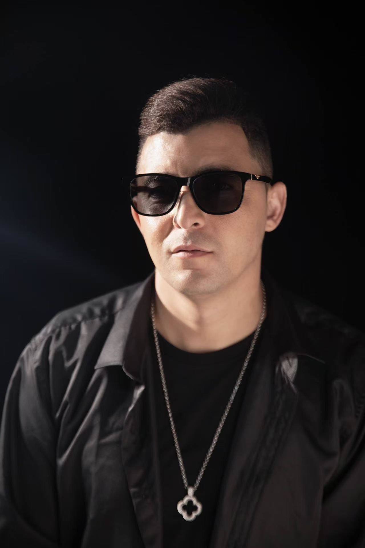 TIVEK — Techno artist on HIGHER RECORDINGS